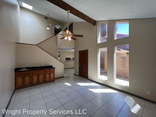 Building Photo - 3 br, 2.5 bath House - 708 Surrey