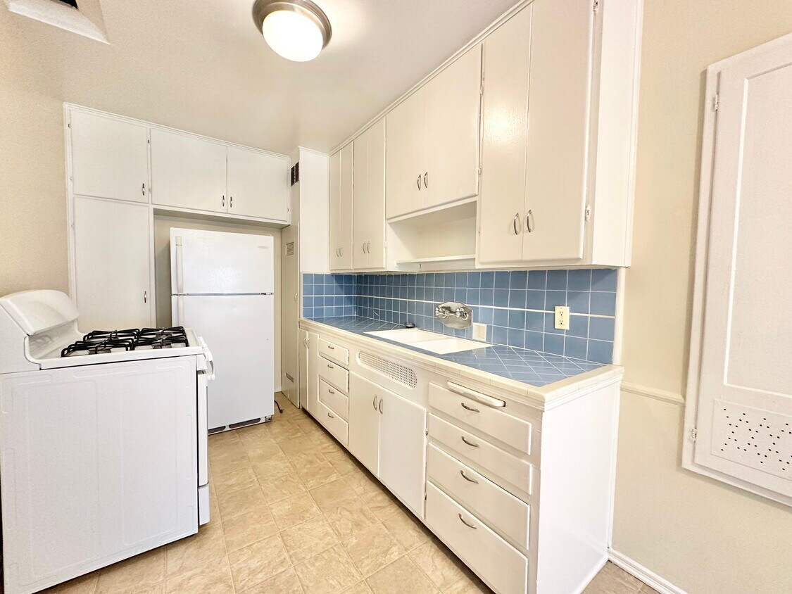 Foto principal - 8262 Blackburn Ave