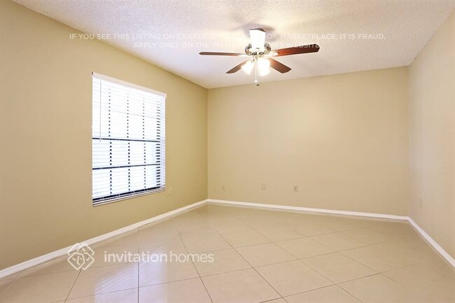 Foto del edificio - 901 Sandywood Dr