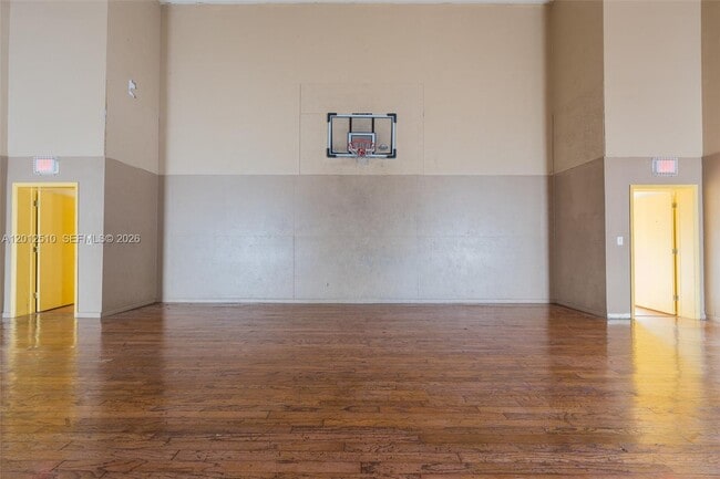 Building Photo - 8870 Fontainebleau Blvd