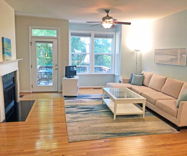Living Room - 100 Melbourne Park Cir