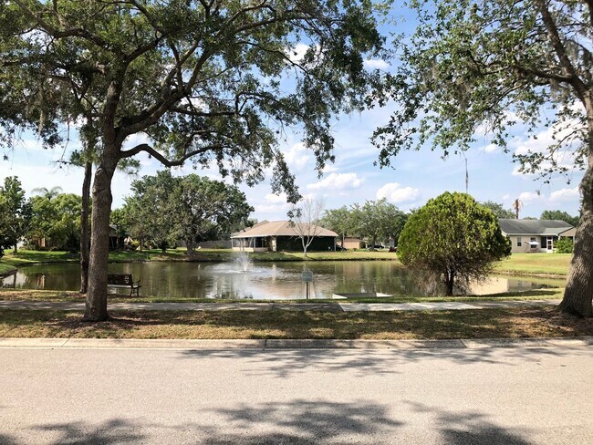 Building Photo - Beautiful Home with Water View in Eastwood!