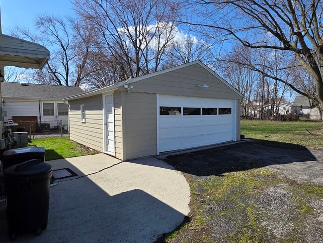 Building Photo - 718 S Judkins Ave