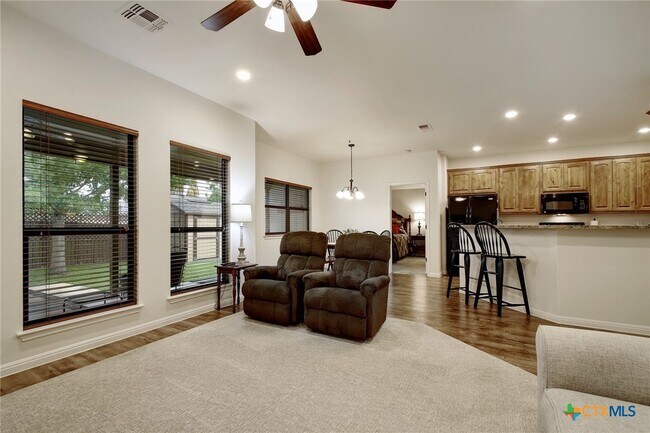 Building Photo - 2251 Hazelwood Dr