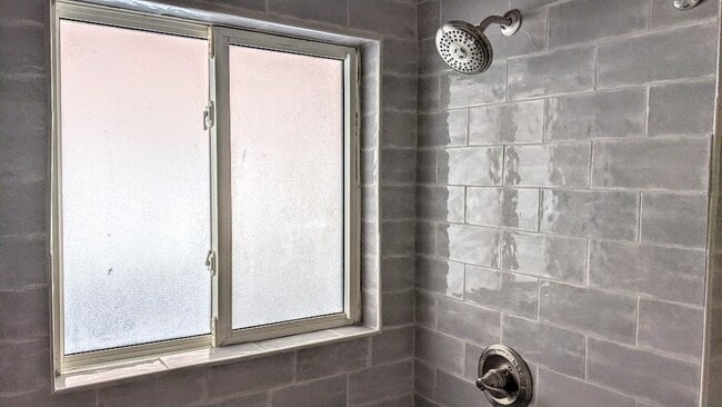 ducha a ras de suelo - 130 17th St N