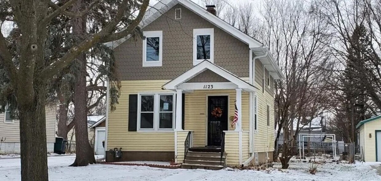 Primary Photo - Charming 2 Bedroom, 1.5 Bathroom Home for ...