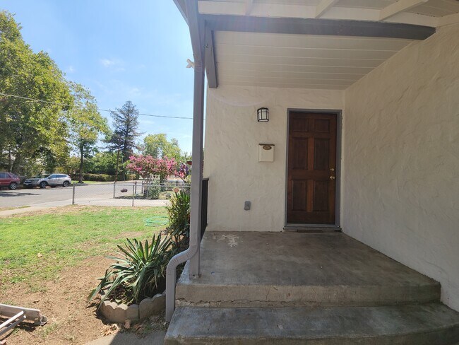 Building Photo - 1345 4th St