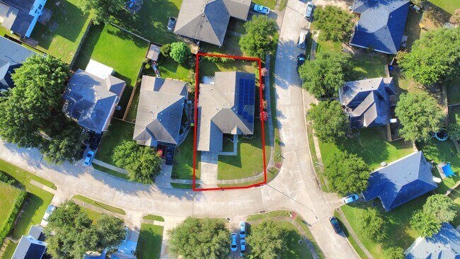 Foto del edificio - 21823 Wildcroft Dr