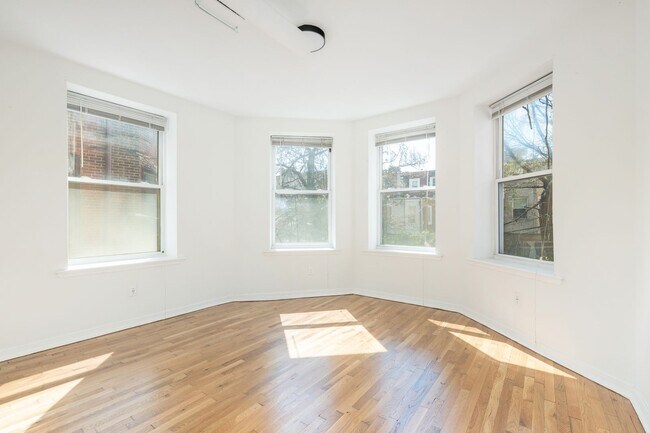 Foto del edificio - 1424 W Girard Ave