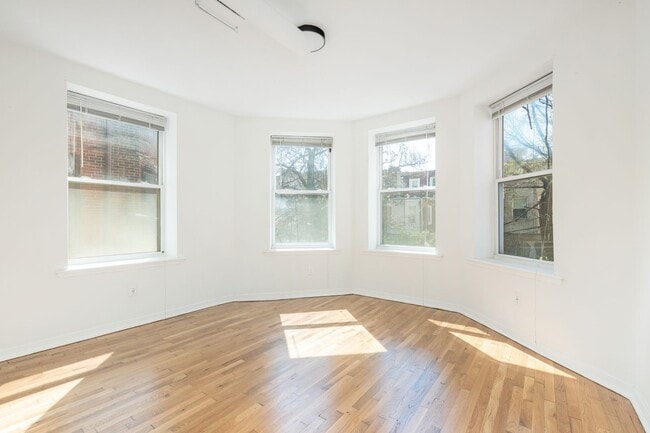 Photo - 1424 W Girard Ave Apartment