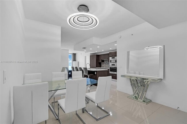 Foto del edificio - 7751 NW 107th Ave