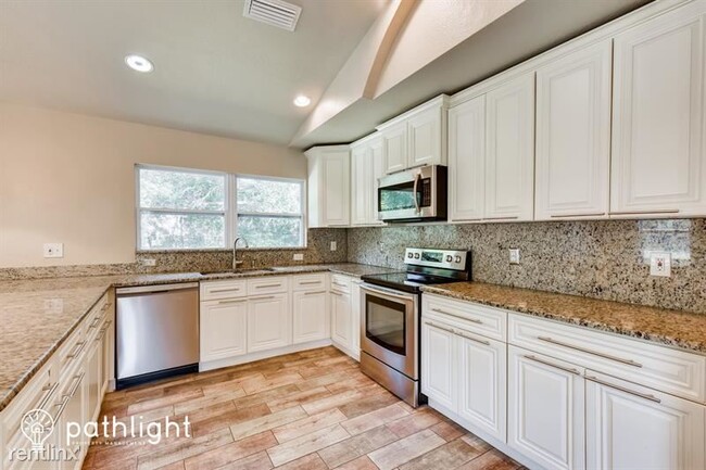 Building Photo - 5 br, 4 bath House - 9312 Old Gibsonton Dr...