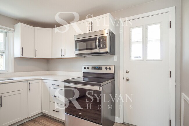 Foto del edificio - This home exudes a cheerful and welcoming charm!