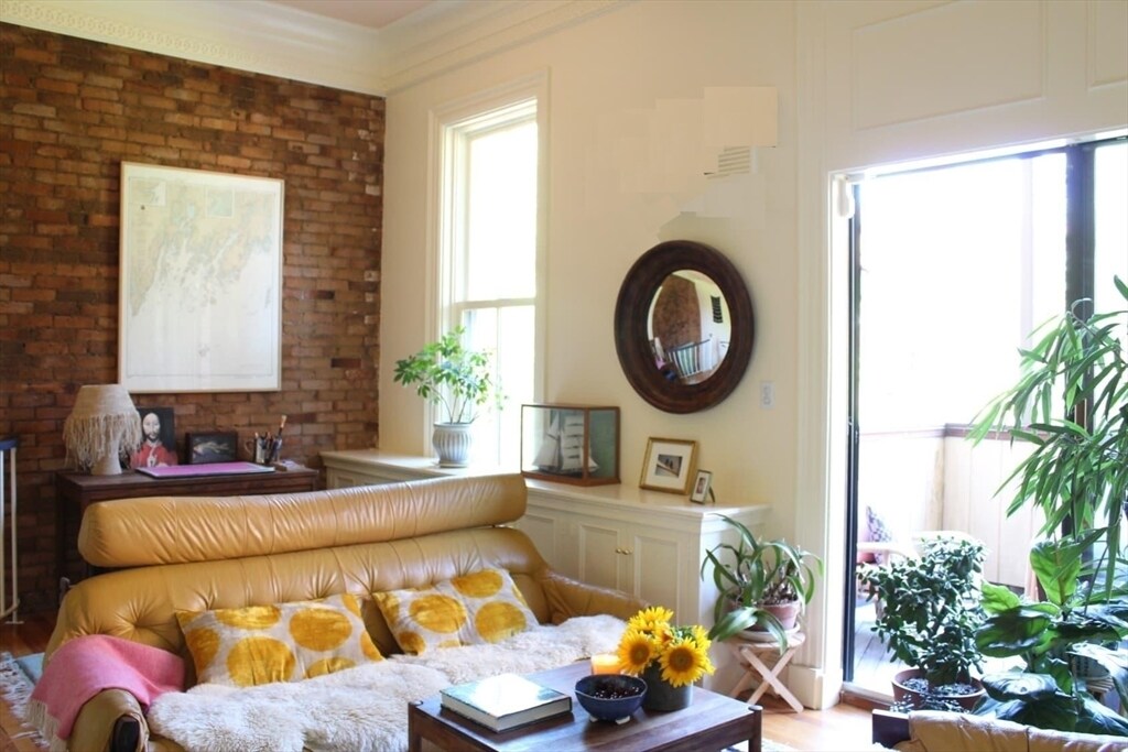 Foto principal - 163 W Canton St