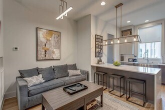 Building Photo - 1120 Argyle Ave Building Photo - 1120 Argyle Ave