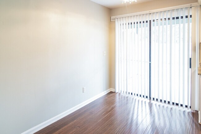 Foto del edificio - Inviting 2-Bedroom Townhome in Mount Pleasant