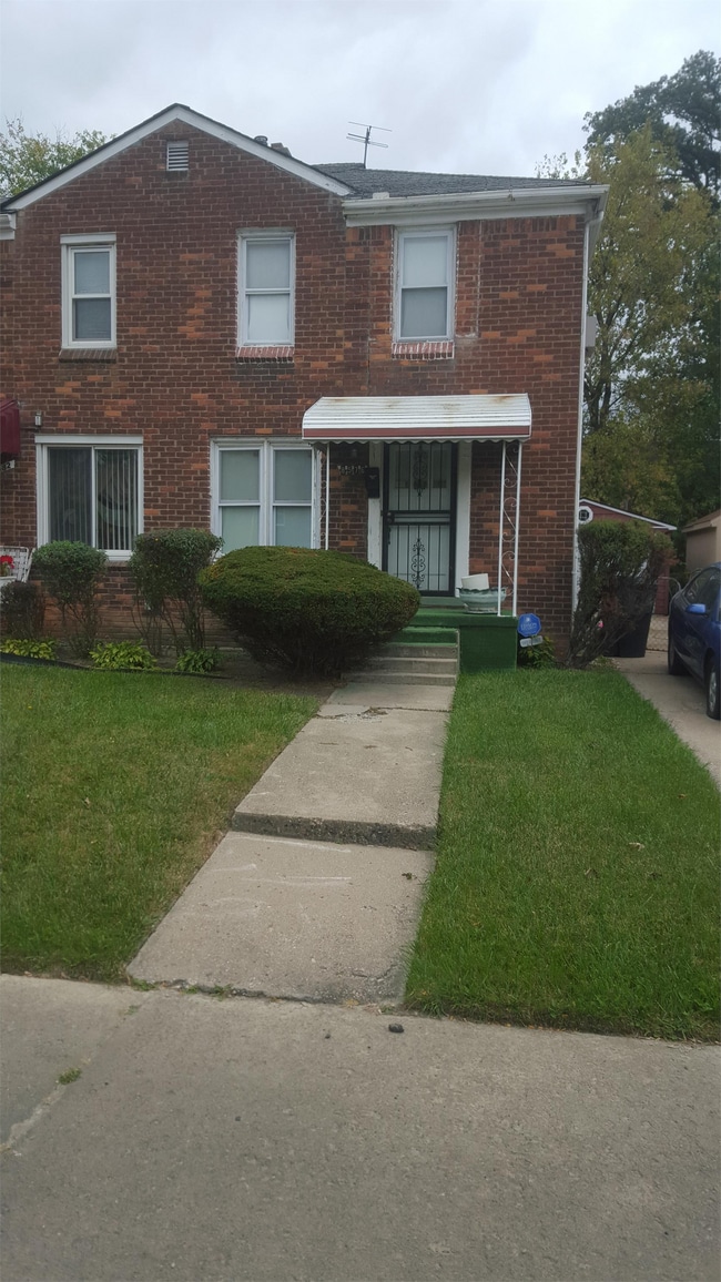 Building Photo - 8576 Manor St