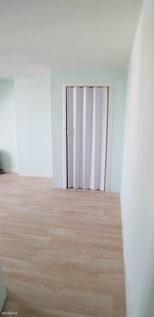 Building Photo - 1 br, 1 bath  - 142 Wakeman Ave