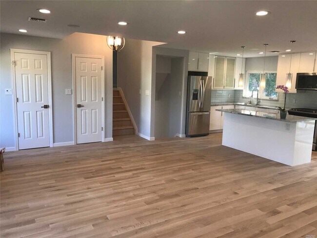 Building Photo - 158 Pollok Pl