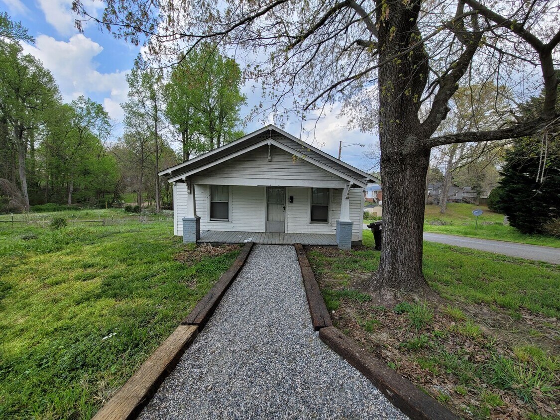 Foto principal - Cute 2 BR House