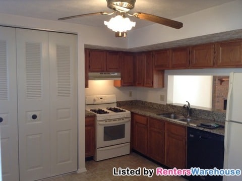 Building Photo - 1406 Springleaf Cir SE