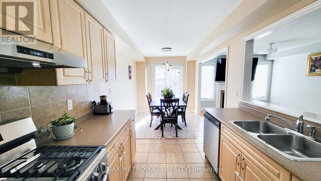 Photo du bâtiment - 115 Atherton Ave