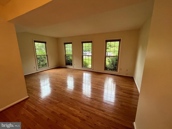 Foto del edificio - 2900 Village Spring Ln