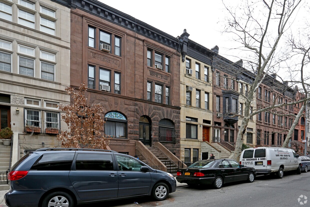 Building Photo - 173 W 88th St