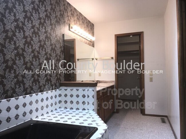 Building Photo - 3325 Camden Dr
