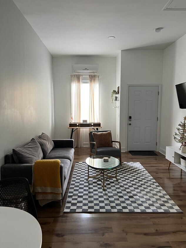 Primary Photo - ~~REDUCED~~NEWLY RENOVATED APARTMENT NEAR ...