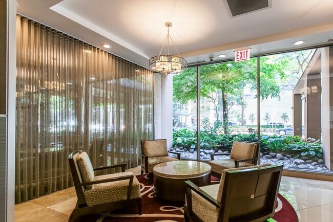 Foto del edificio - 247 E Chestnut St