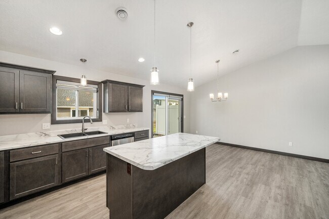 Building Photo - 4602 W 34th St N