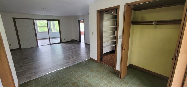 Building Photo - Duluth, MN - 6 bed - 3 bath - Single Famil...
