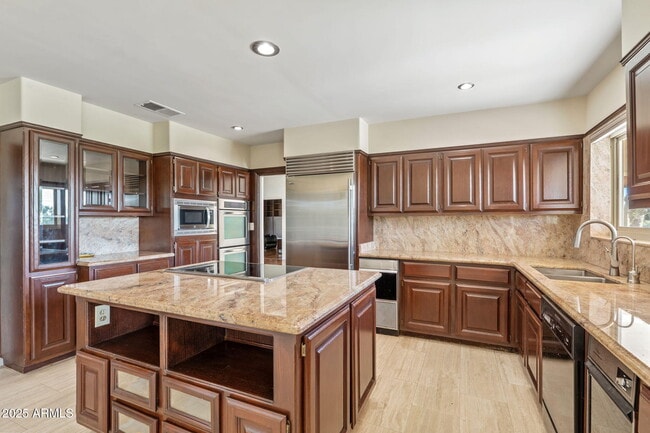 Building Photo - 5310 E Camelback Rd