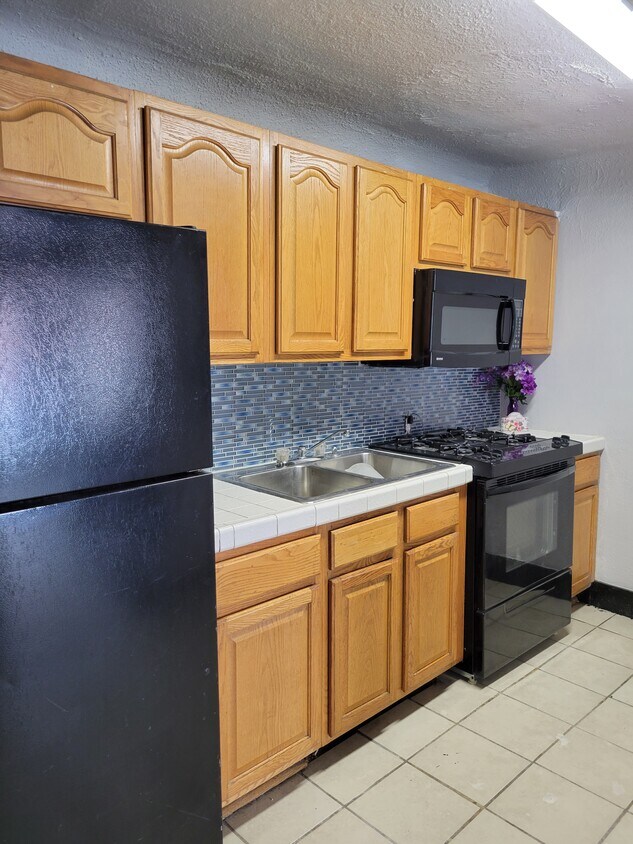 Kitchen - 1471 -1481 Zenobia st