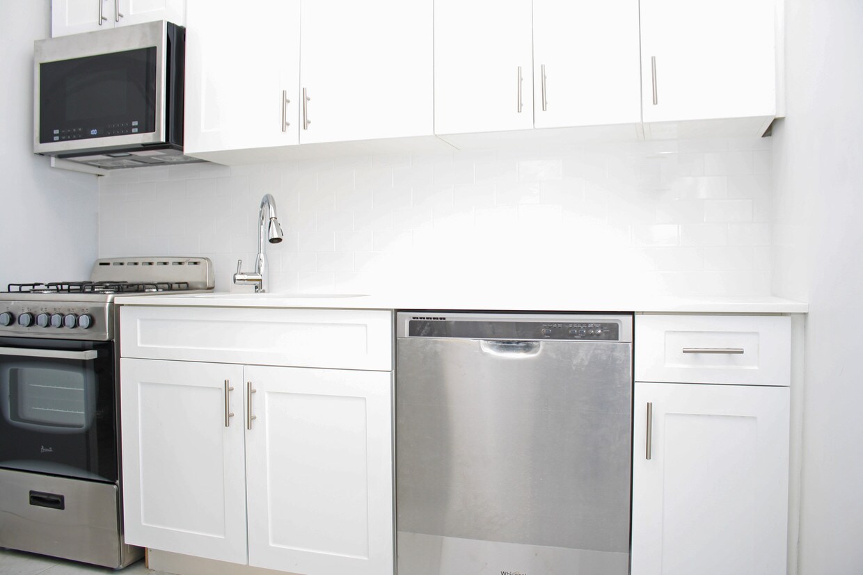 Foto principal - 53-30 Skillman Ave