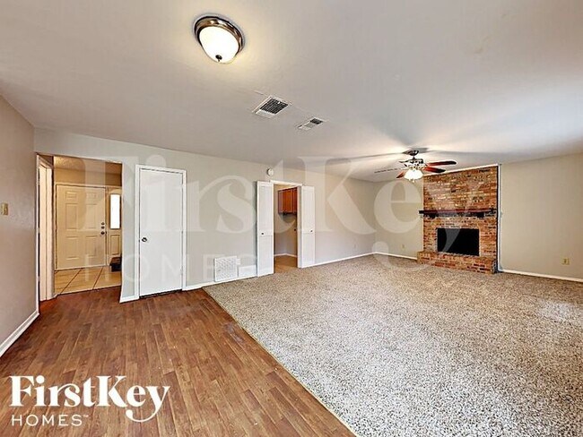 Foto del edificio - 5304 Gregory Drive