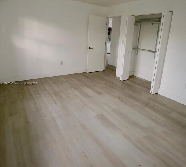 Foto del edificio - 100 NW 45th St