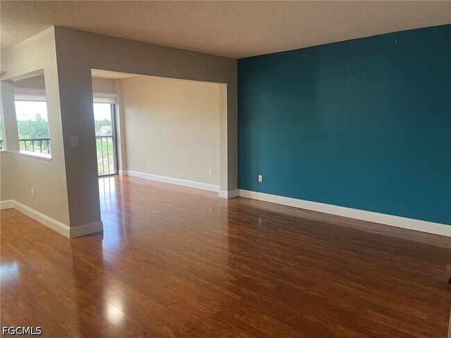 Foto del edificio - 7430 Lake Breeze Dr