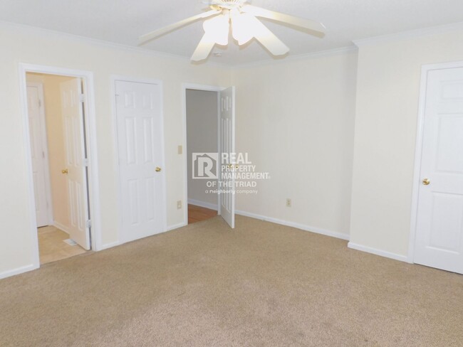 Foto del edificio - *Move in Special* Spacious 3BR/3.5BA with ...