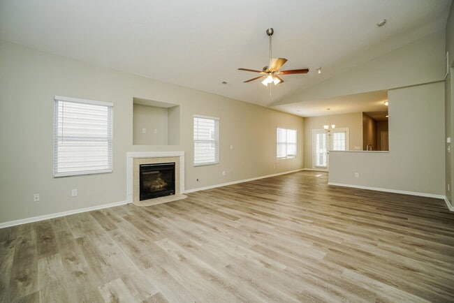 Foto del edificio - 4043 Summerstone Dr