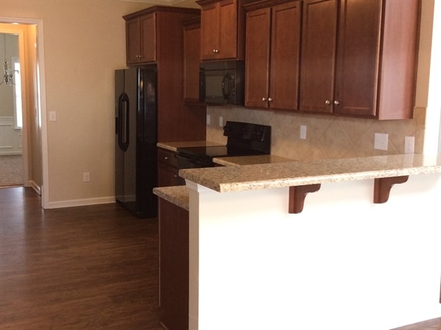 Building Photo - 3225 Saddlebrook Dr