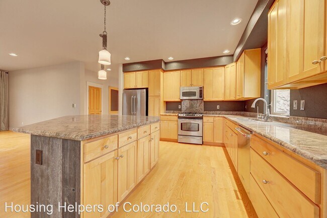 Building Photo - 4 br, 4.5 bath House - 621 1st Ave