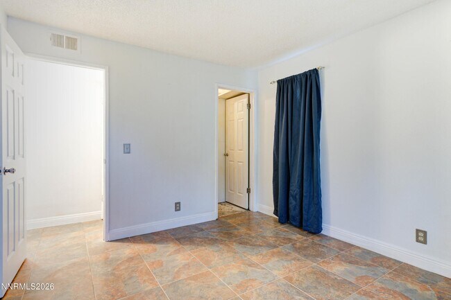 Foto del edificio - 555 E Patriot Blvd