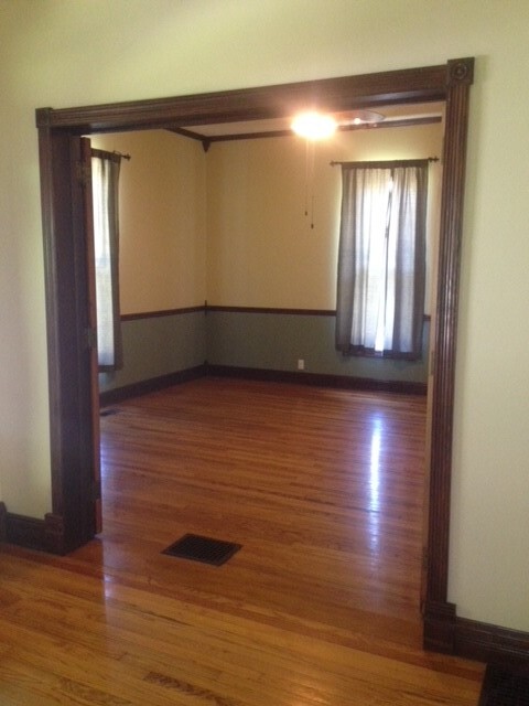 Doors open, North bedroom, 2 tall windows - 206 E Vermilya Ave