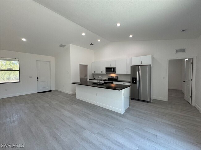 Foto del edificio - 6018 Acorn Cir