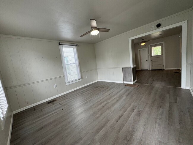 Building Photo - 1248 Ledlie Ave