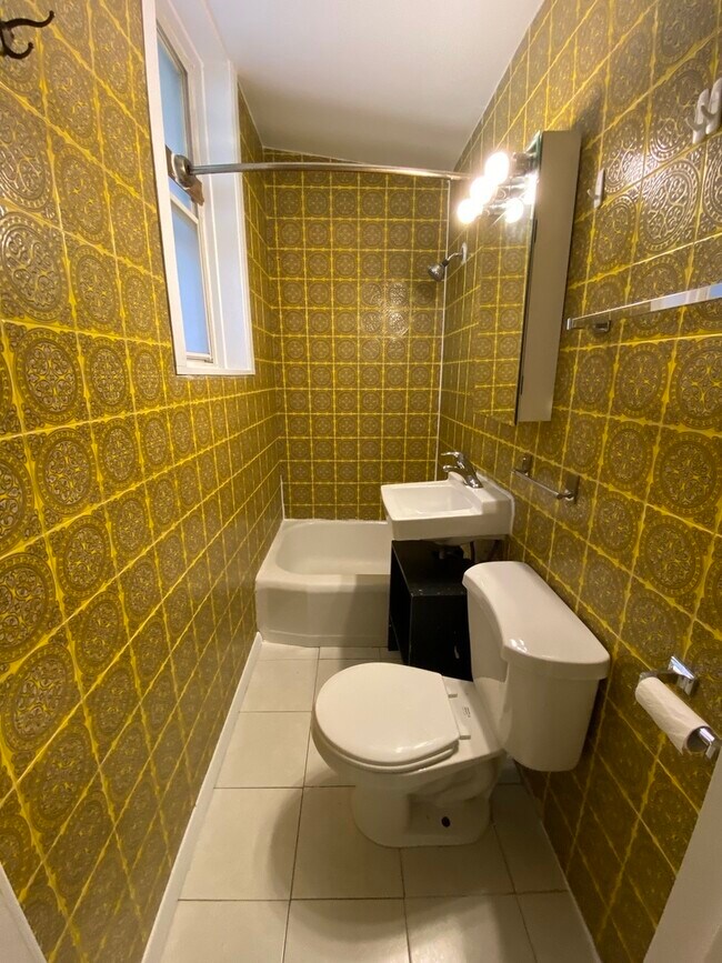 Foto del edificio - 3229 N Clark St