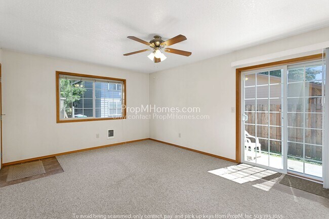 Foto del edificio - Lovely Two Bedroom One Bath Home in Univer...
