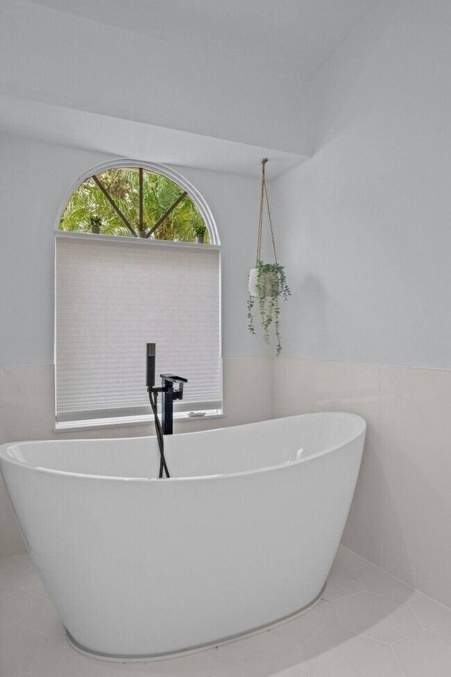 Foto del edificio - Chic Stylish Pool House newly renovated